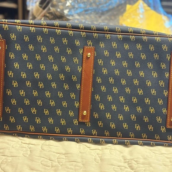 EUC Dooney and Bourke Navy Gretta Weekender Bag - Picture 9 of 13